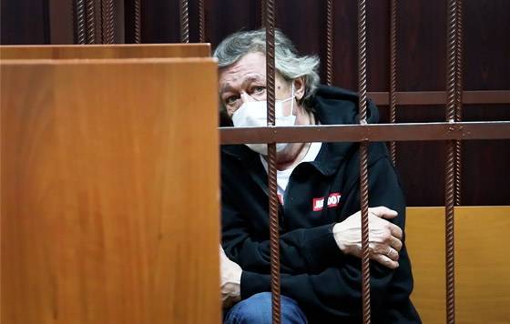 В обвинение против Ефремова добавили пункт о его наркотическом опьянении