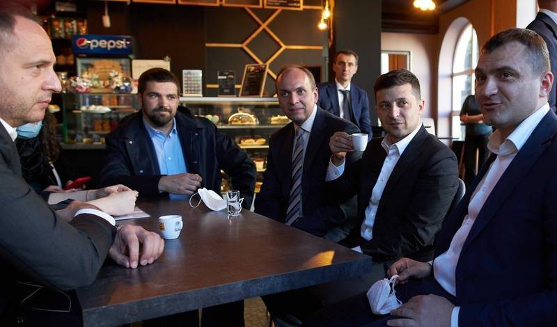 Зеленского оштрафуют за выпитый кофе в хмельницкой кофейне