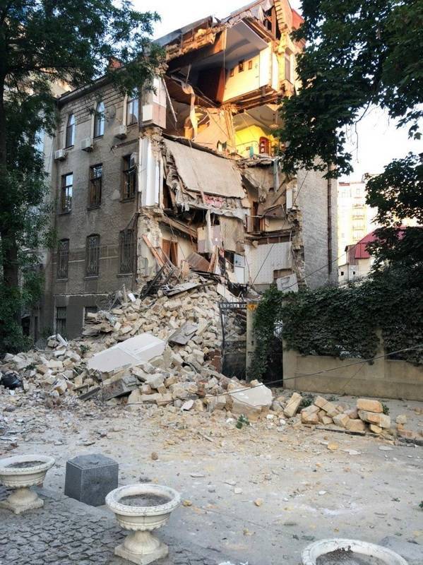 Власти назвали одну из возможных причин обрушения дома в Одессе
