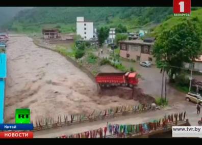 На юге Китая продолжает расти число жертв от дождей и наводнений