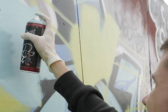 В Москве задержали трех человек за рисование граффити против поправок в Конституцию