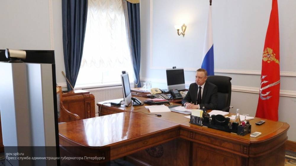 Губернатор Петербурга поздравил жителей города с Днем России