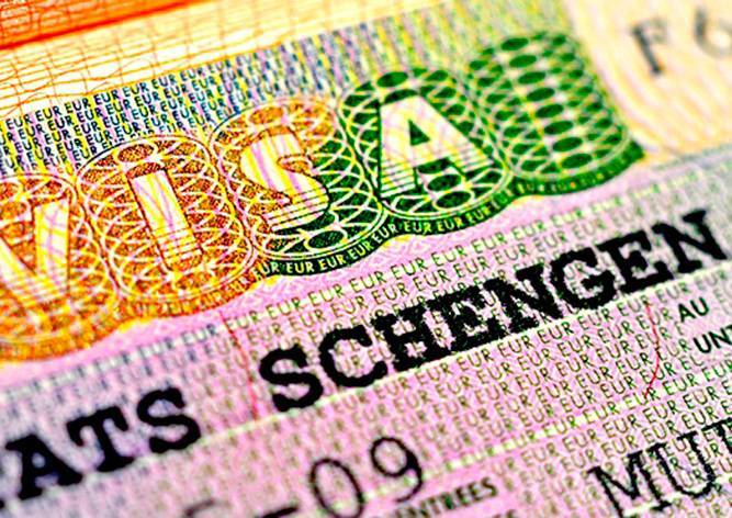 ЕС упростит выдачу шенгенских виз добросовестным туристам