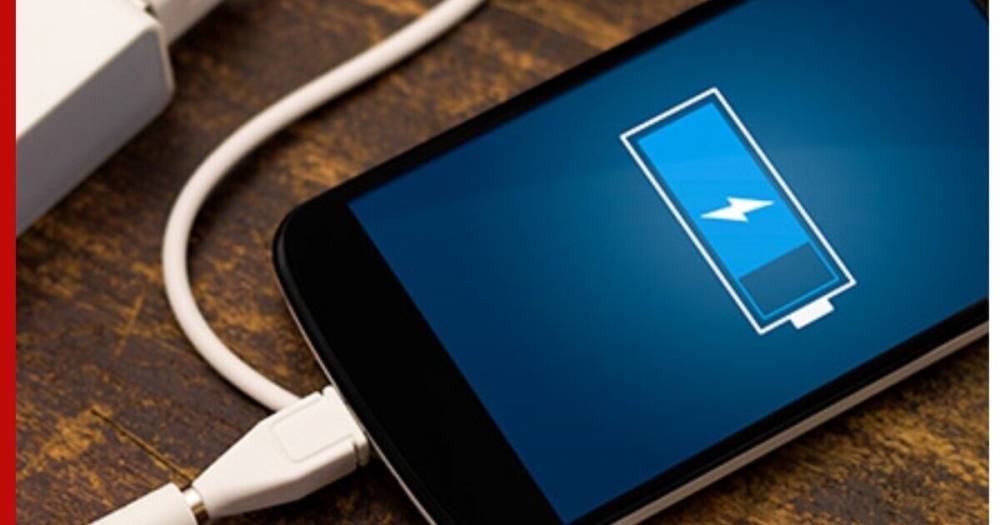 Эксперт рассказал об опасности пользования чужой зарядкой для смартфона