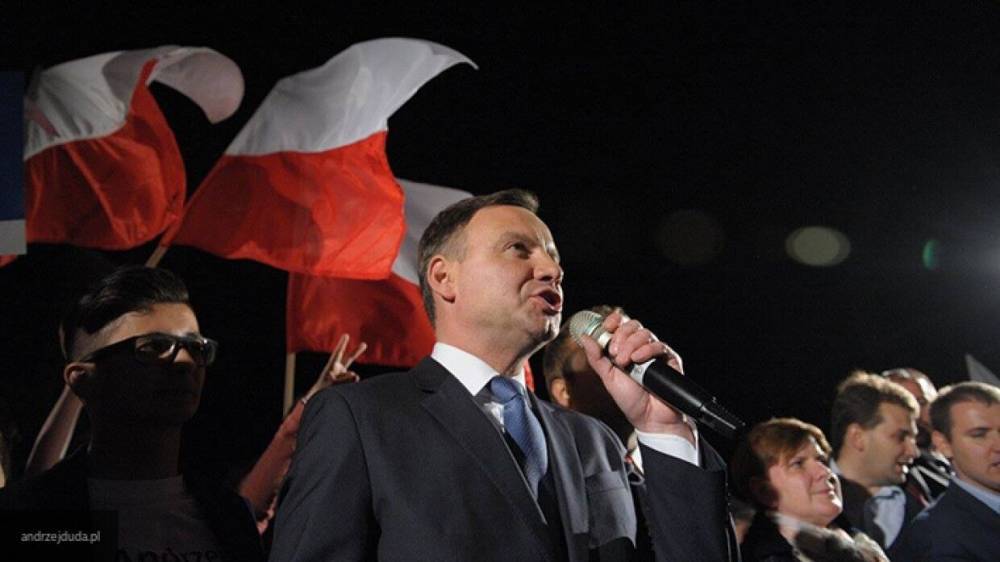 Польский президент намерен запретить рассказывать о проблемах ЛГБТ в школах