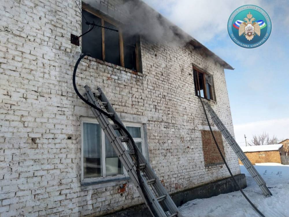 В Башкирии три человека погибли в пожаре в жилом доме