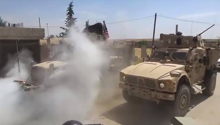 Американцы в Сирии попытались преградить путь российскому патрулю: видео