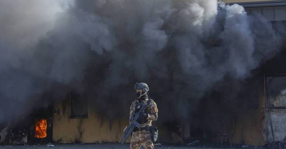 В Багдаде рядом с посольством США упала ракета