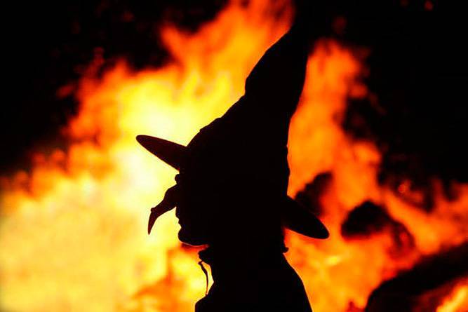 Вечером 30 апреля по всей Праге будут жечь чучела ведьм