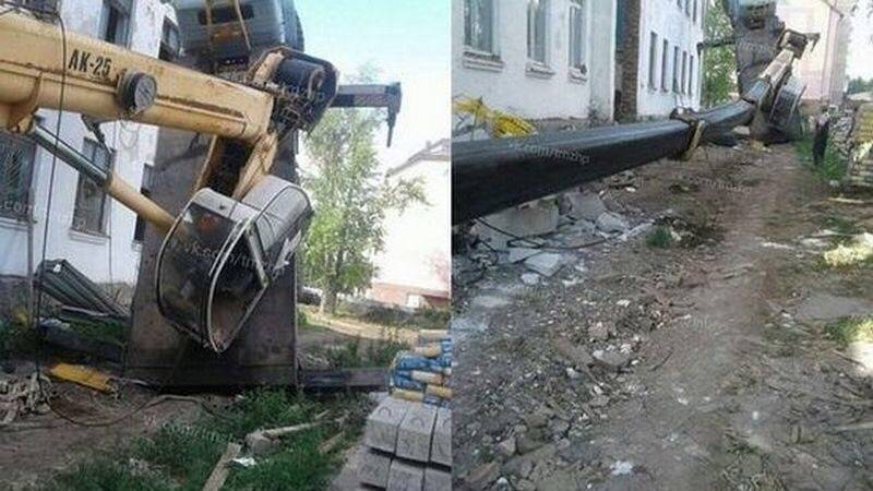 В Башкирии строительный кран упал на школу