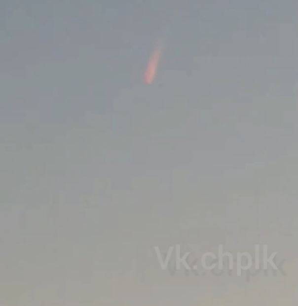 «Наверное, падает метеорит»: кузбассовцы сняли на видео НЛО