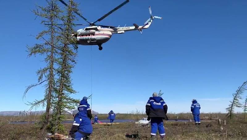 Группировку по ликвидации последствий аварии в Норильске усилили вертолетом