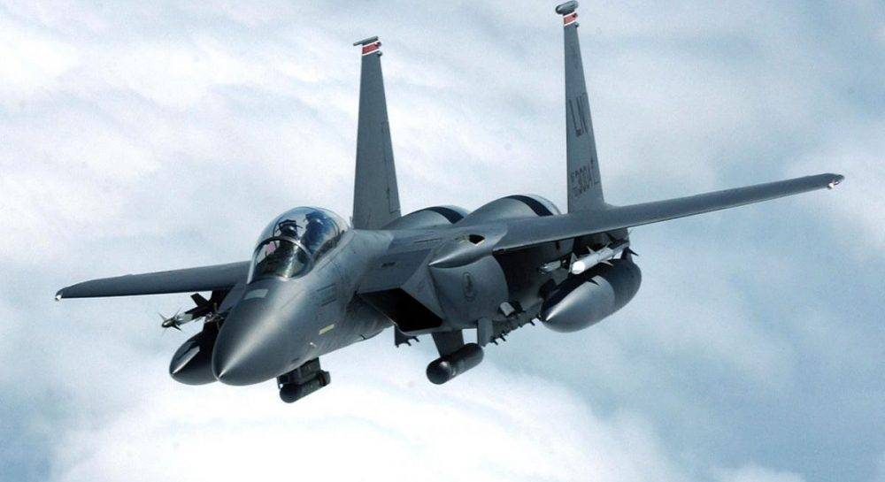 Американские истребители F-15E после успешных испытаний получили возможность нести новые ядерные бомбы (видео)