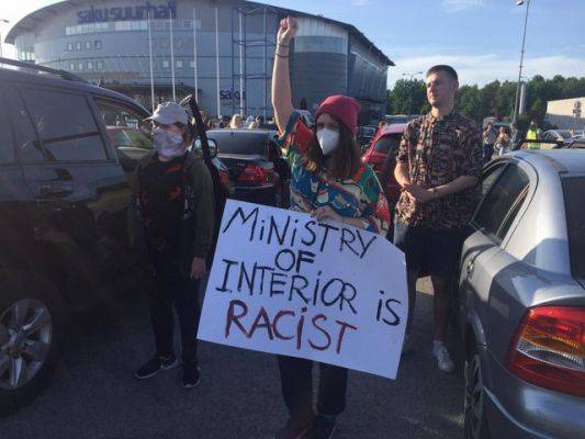 На автопарковке в Таллине прошла эстонская акция Black Lives Matter