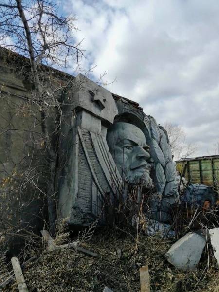 В Челябинске рядом с пунктом металлолома нашли памятник Ленину