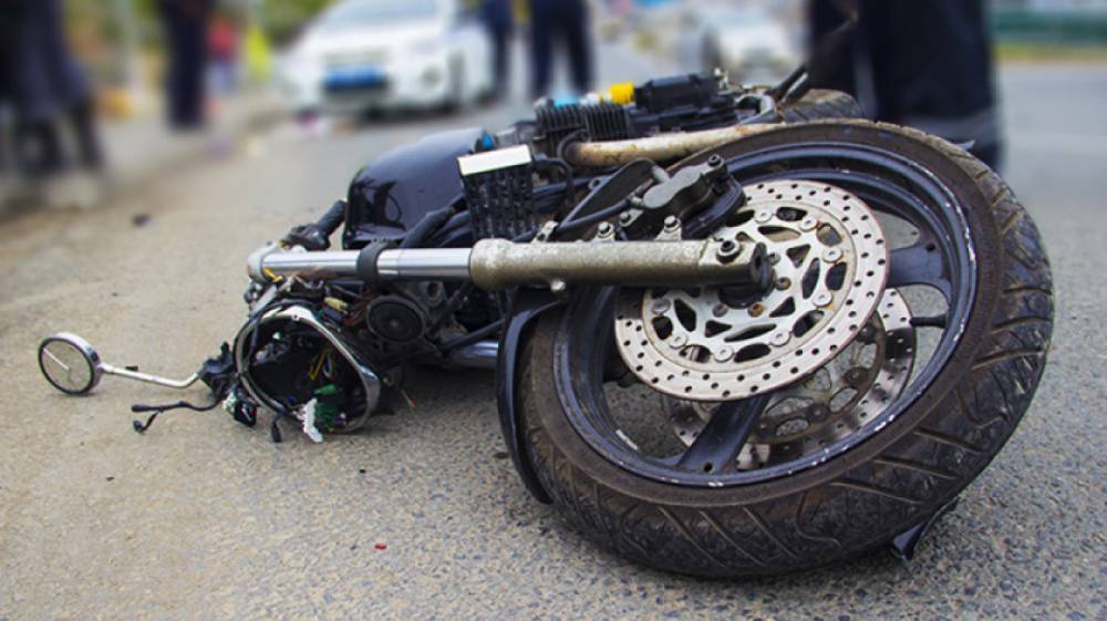 Ехавшие на мотоцикле 17-летние парни пострадали в ДТП в Воронежской области