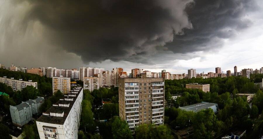 МЧС предупредило москвичей о дожде с градом и сильном ветре