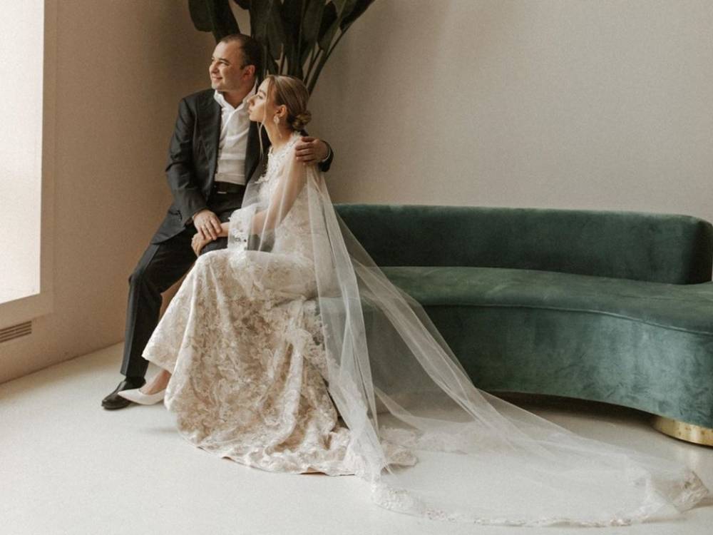 54-летний Виктор Павлик стал мужем для 25-летний возлюбленной: фото пары в свадебных нарядах