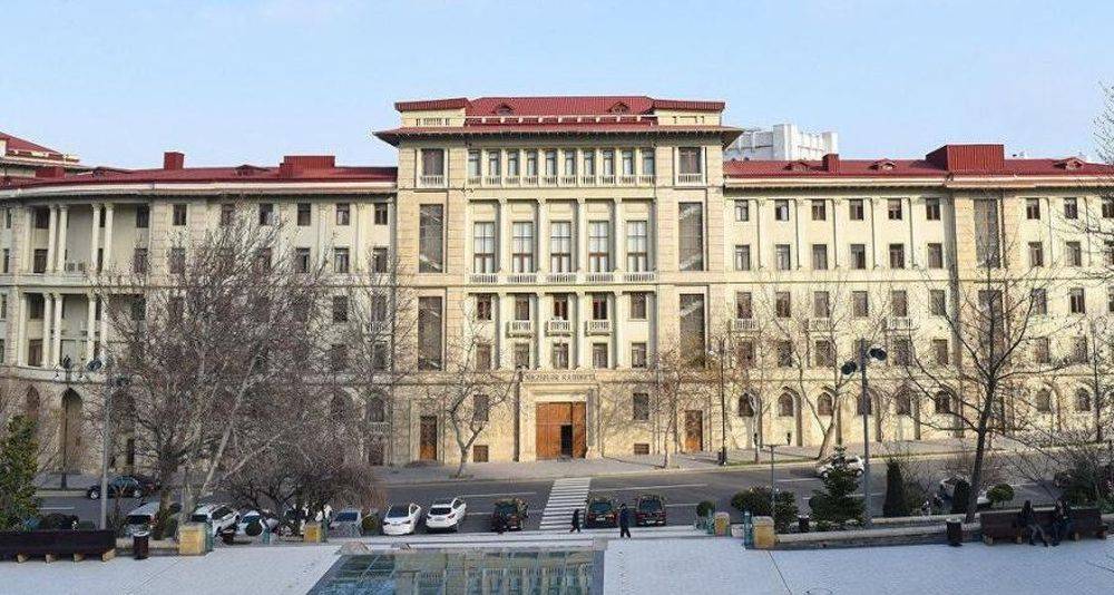 В Азербайджане изменили правила взятия под карантинный контроль