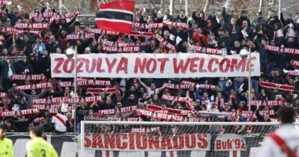 Испанские фанаты продолжают напоминать украинскому футболисту, что он нацист