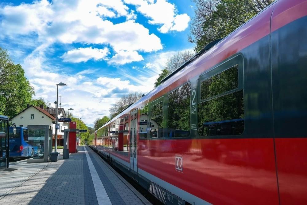 Германия: отмена или возврат билетов на автобус, поезд или самолет после снятия предупреждения о поездках