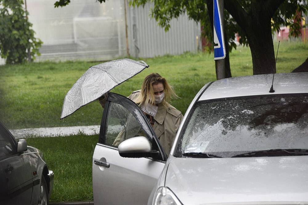 «Желтый» уровень погодной опасности из-за грозы продлили в Москве