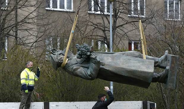 Российские власти могут выкупить у Чехии демонтированный памятник маршалу Коневу