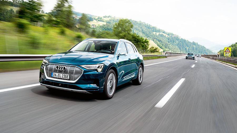 Названа стоимость нового электромобиля Audi e-tron для России