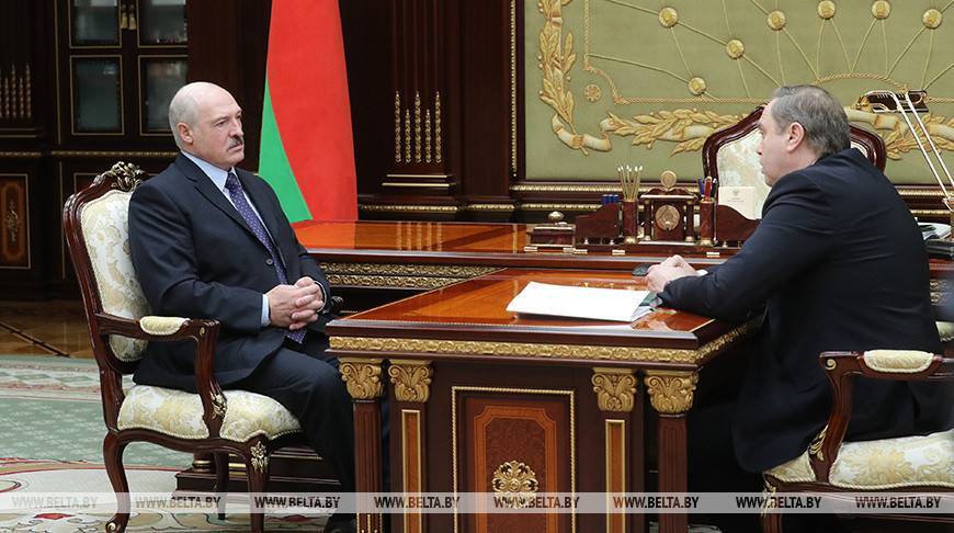 Лукашенко обсудил с Караником готовность к возможной второй волне пандемии с учетом избранного Беларусью пути