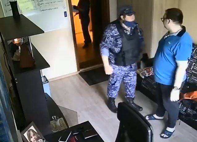 Росгвардия наказала сотрудника, угрожавшего подбросить наркотики москвичу