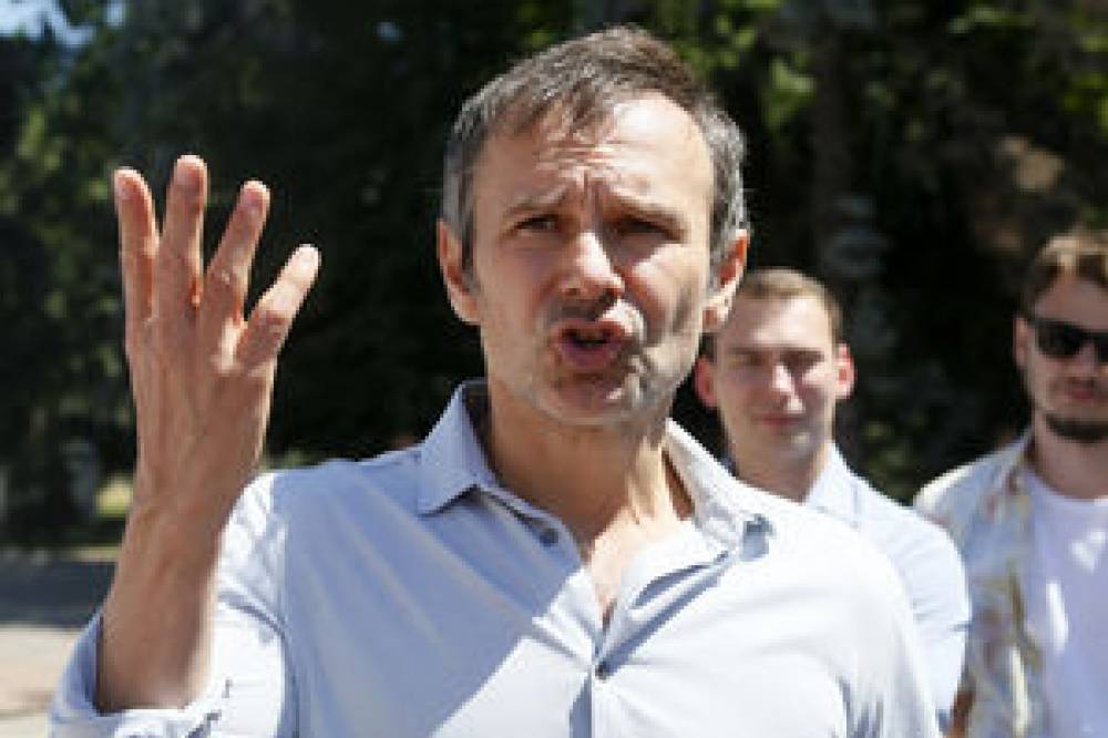 Вакарчук публично заявил о сложении мандата народного депутата