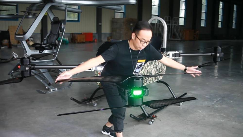 Китайский бизнесмен сконструировал мини-вертолет для патрулирования улиц