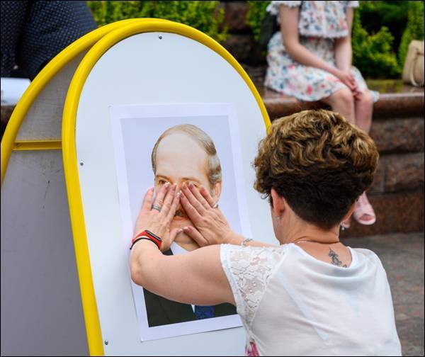 Как в Гродно подписи за Лукашенко собирали