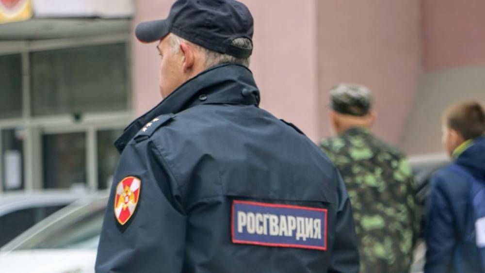 Росгвардеец, угрожавший подкинуть москвичу наркотики, получил выговор