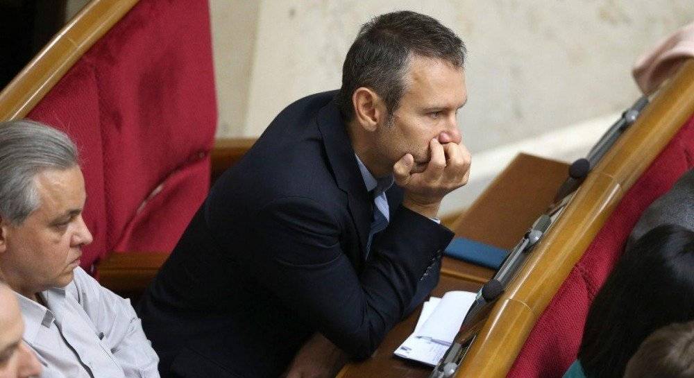 Вакарчук снова решил уйти из парламента