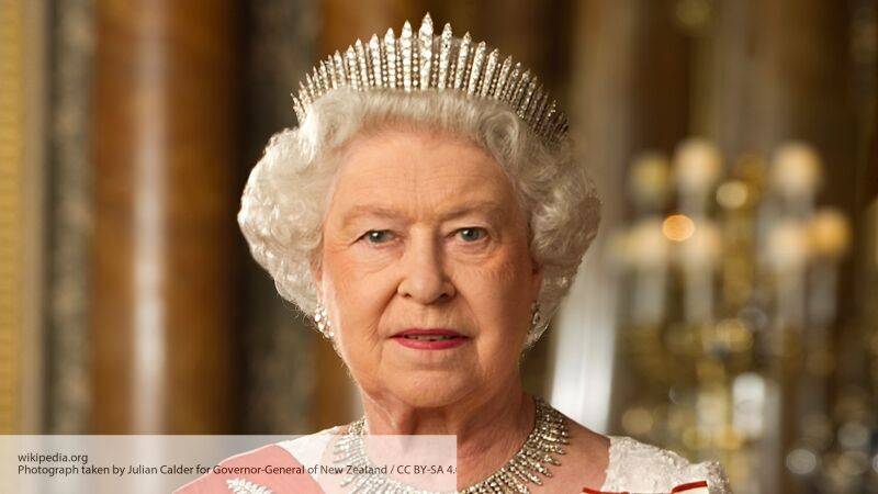 Британские СМИ нашли «русский след» в украшениях Елизаветы II