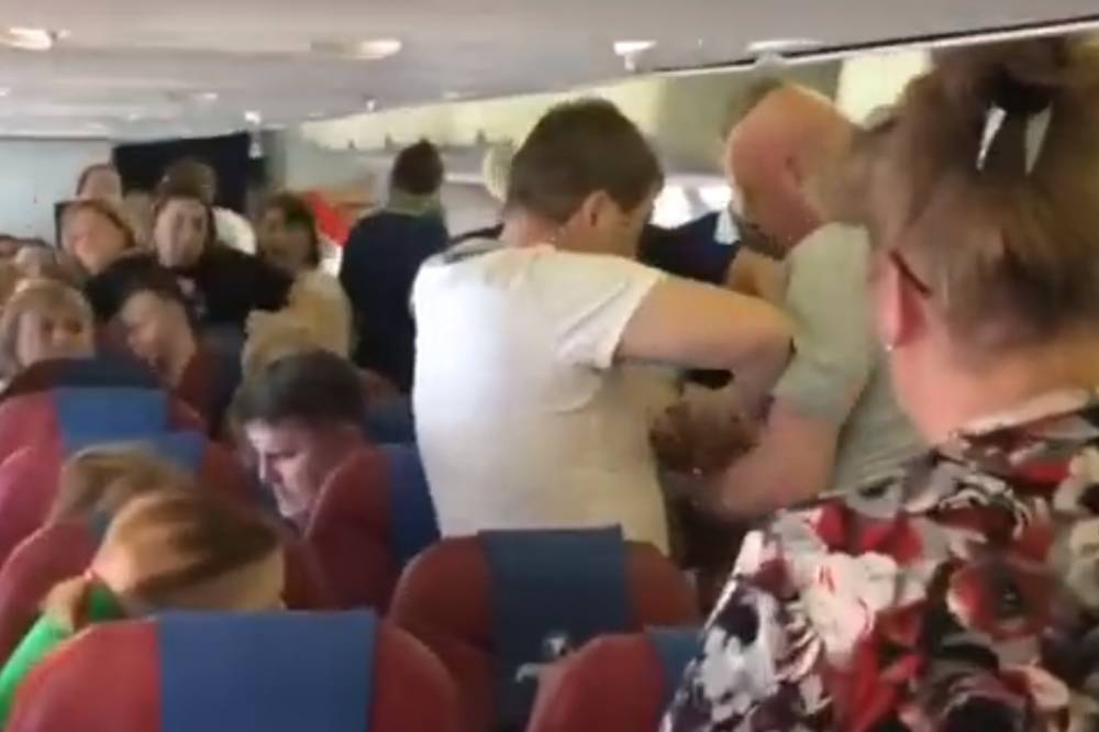 Пришлось связать: буйная пассажирка устроила скандал на борту рейса Уфа-Дубай