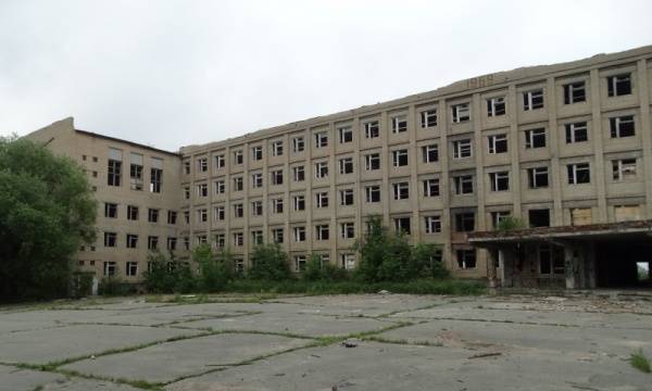Казармы и штаб бывшего Челябинского танкового училища выставили на продажу