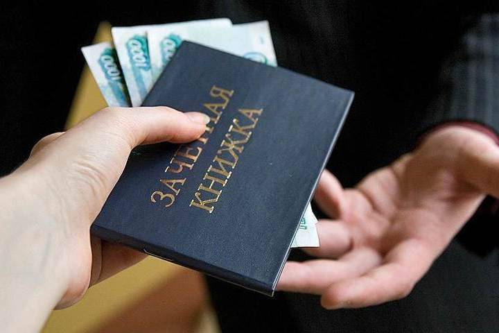 Доцент чебоксарского вуза заподозрена в получении взятки