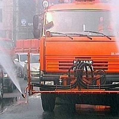 Все поливальные машины работают на улицах Москвы из-за жаркой погоды