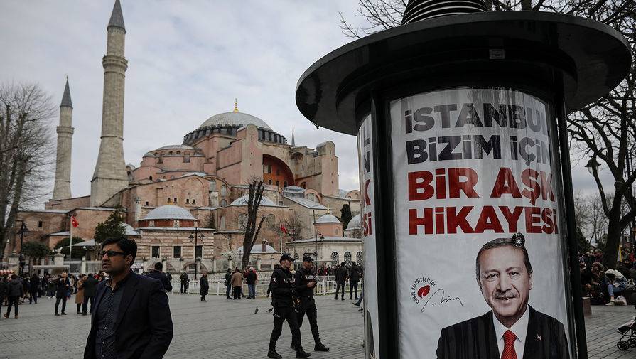 Суд Стамбула приговорил экс-сотрудника генконсульства США к 9 годам за шпионаж