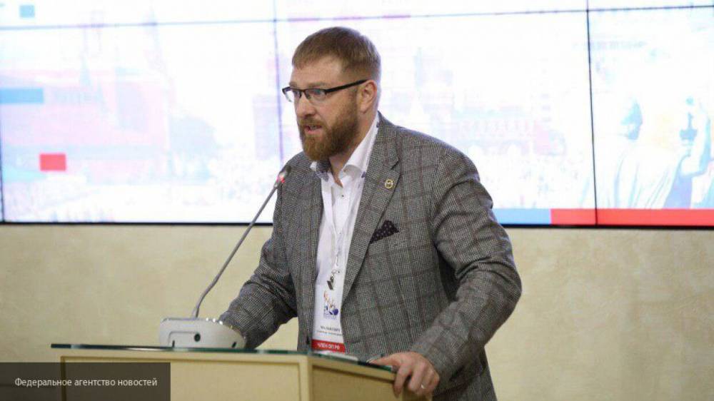 Малькевич призвал не допустить усыновления детей ЛГБТ-парами в России