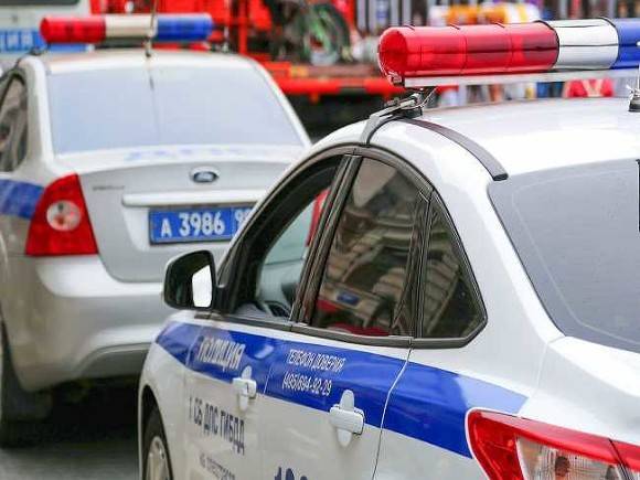 Автомобиль такси протаранил полицейский мотоцикл в Москве