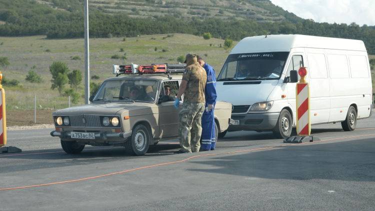 Крымчан начнут пускать в Севастополь без пропусков