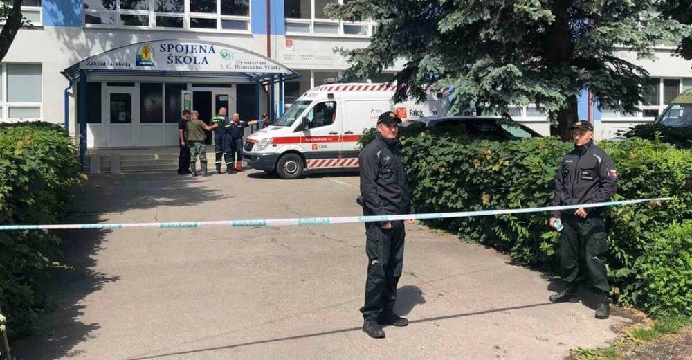 В Словакии мужчина с ножом напал на школу: есть погибший и раненые дети. Фото и видео