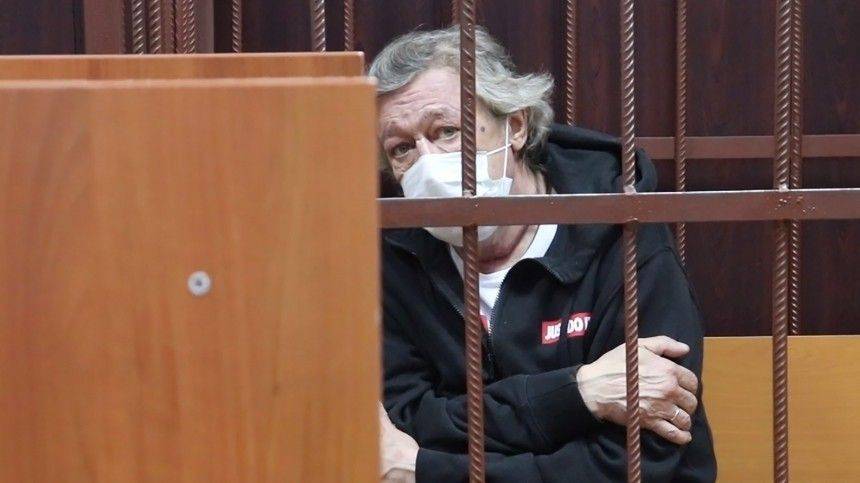 Устроившего «пьяное» ДТП Ефремова допрашивают по делу о сбыте наркотиков