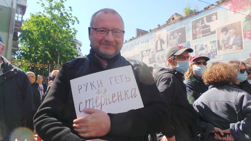 Соратники националиста Стерненко крыли матом украинскую власть, пригрозив снести её, если Стерненко посадят