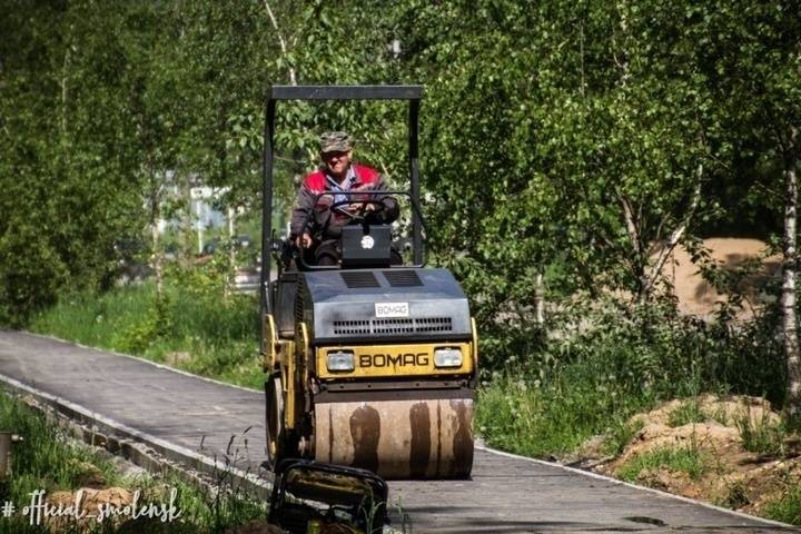 Как продвигаются дорожные работы на одной из самых длинных улиц Смоленска