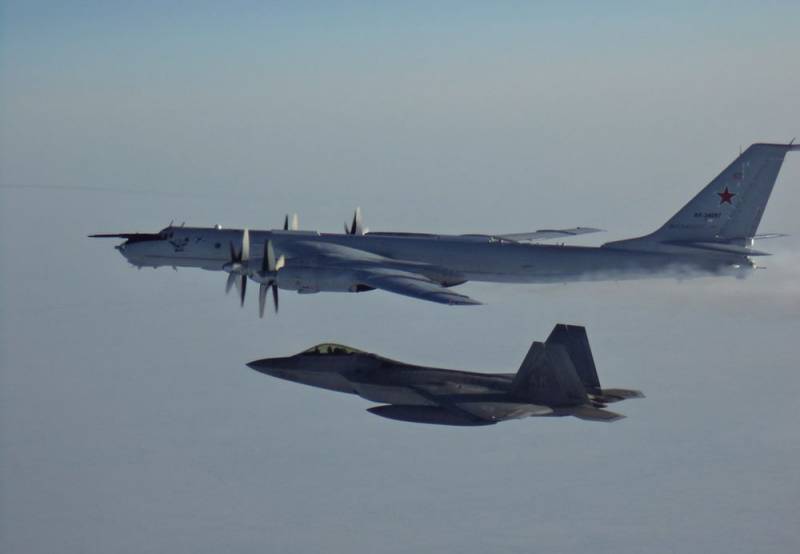 Группа боевых самолетов ВКС РФ максимально близко подошла к границам США