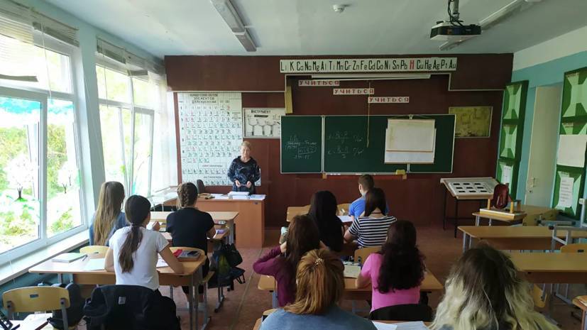 Заслуженный учитель России прокомментировал ситуацию с зачислением в колледжи по аттестатам